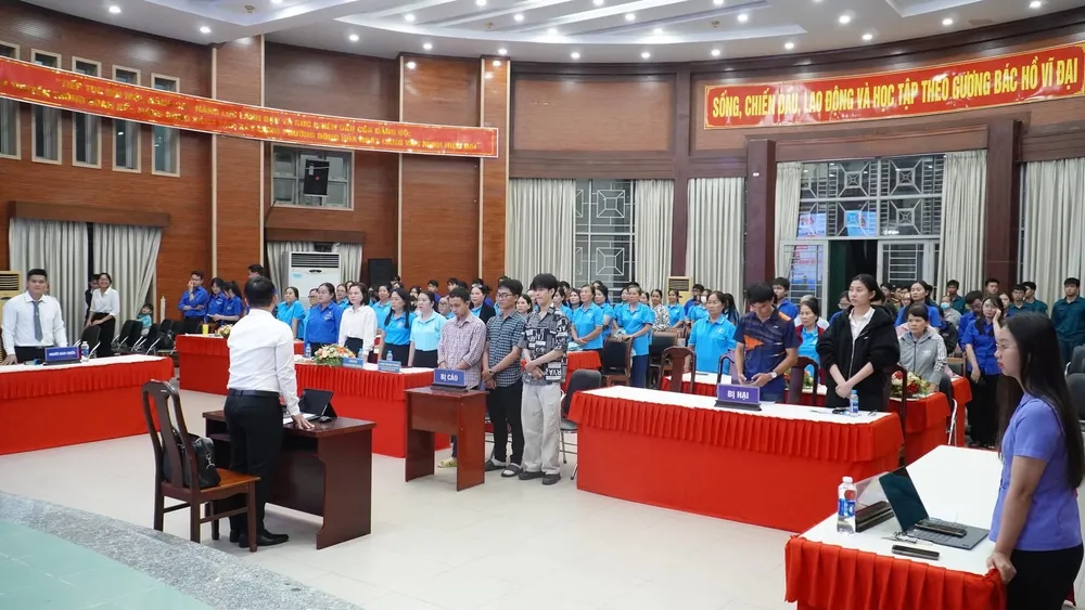 Quang cảnh phiên tòa giả định do đoàn phường Đông Hòa phối hợp tổ chức