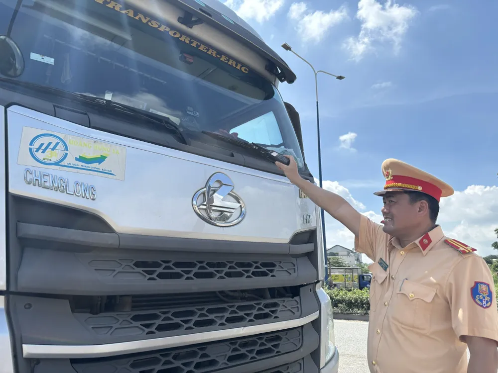 VI PHAM 3 (9-11).jpg