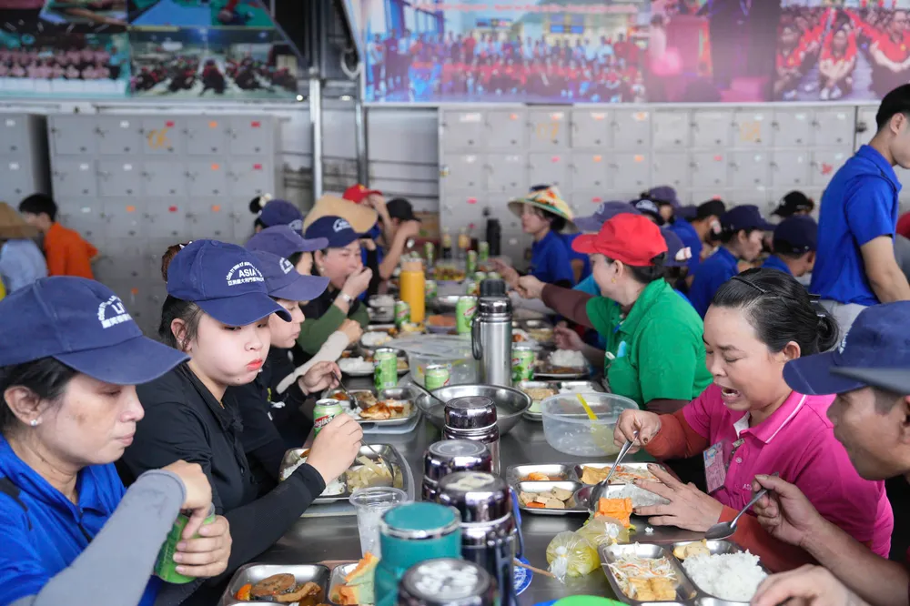 COM CONG NHAN 2 .jpg