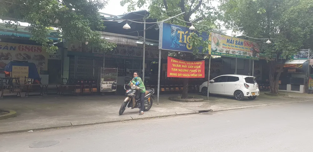 Hàng quán chưa “mặn” việc mở bán tại chỗ ảnh 3