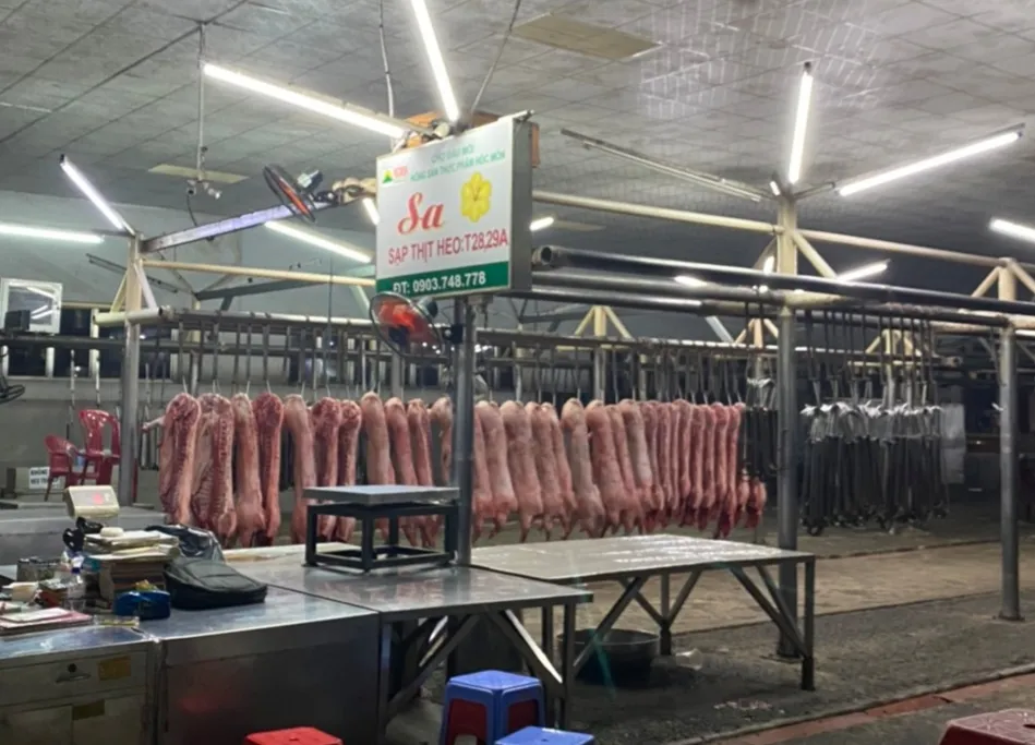 Chợ, siêu thị ở TPHCM ế ẩm khi ​hoạt động trở lại ảnh 5