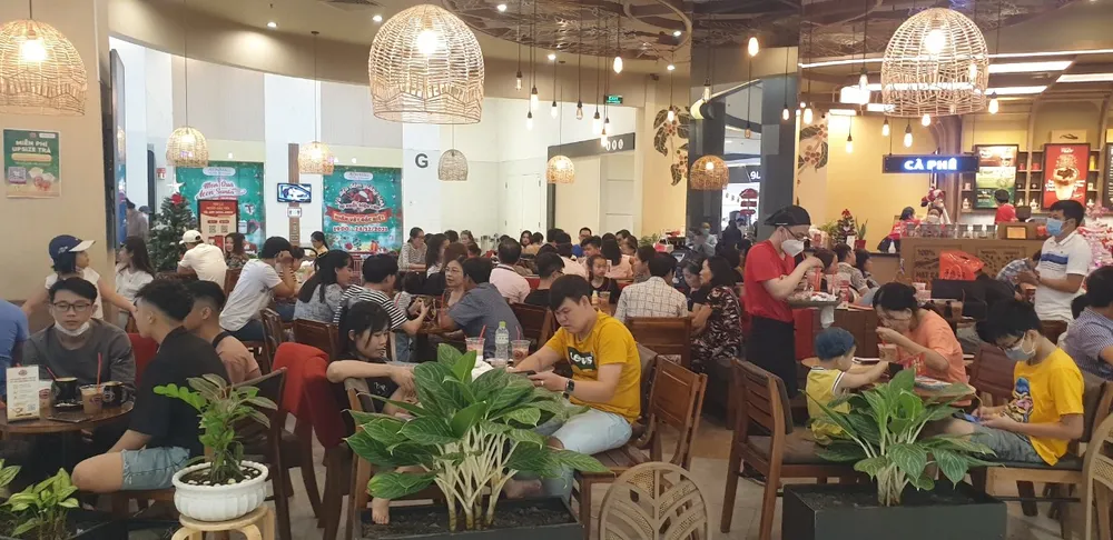 Siêu thị đón khách nhiều, bán chẳng bao nhiêu ảnh 2