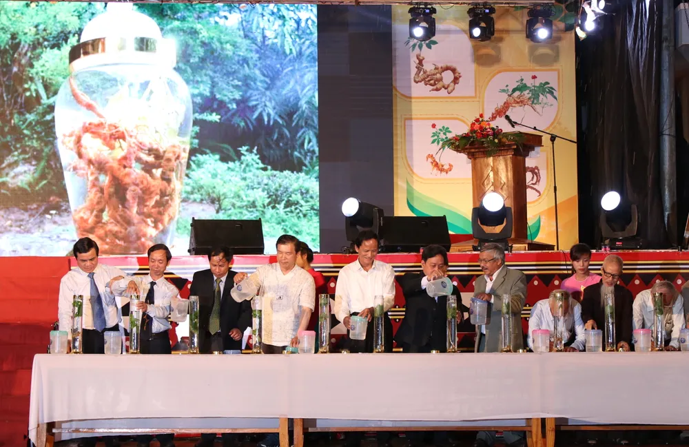 Chính thức phát hành bộ tem Sâm Ngọc Linh ảnh 3