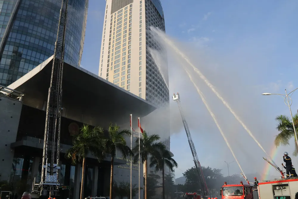 Lần đầu tiên diễn tập chữa cháy tòa nhà Trung tâm hành chính TP Đà Nẵng ảnh 11