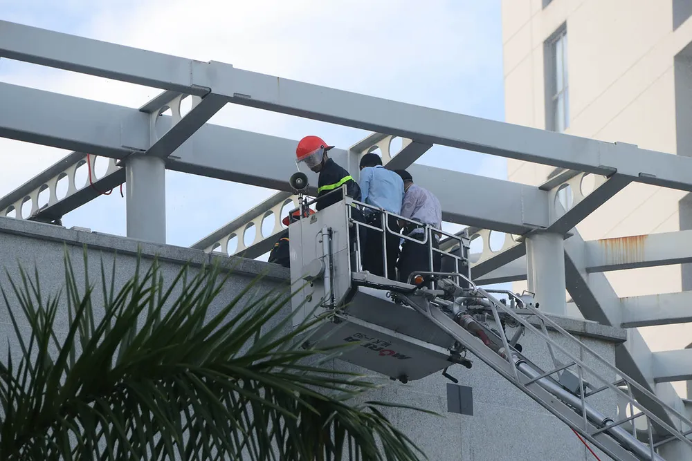 Lần đầu tiên diễn tập chữa cháy tòa nhà Trung tâm hành chính TP Đà Nẵng ảnh 8