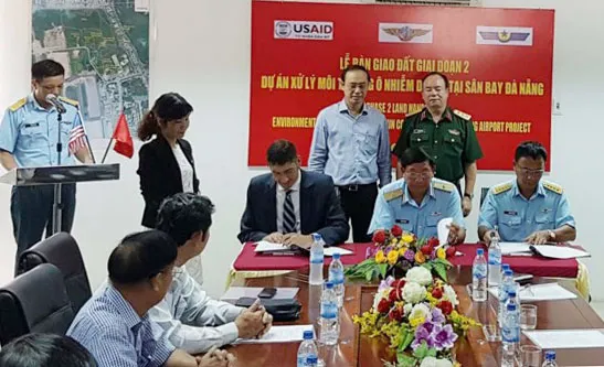 Bàn giao 12,7ha đất quốc phòng để mở rộng sân bay quốc tế Đà Nẵng  ảnh 1