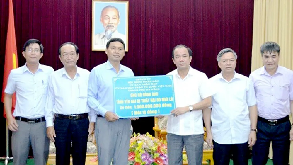 Đoàn công tác TP Đà Nẵng trao 1 tỷ đồng hỗ trợ đồng bào tỉnh Yên Bái bị ảnh hưởng bởi mưa lũ