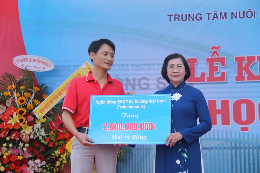 Gần 5 tỷ đồng ủng hộ Trung tâm Nuôi dạy trẻ khuyết tật Võ Hồng Sơn  ảnh 7