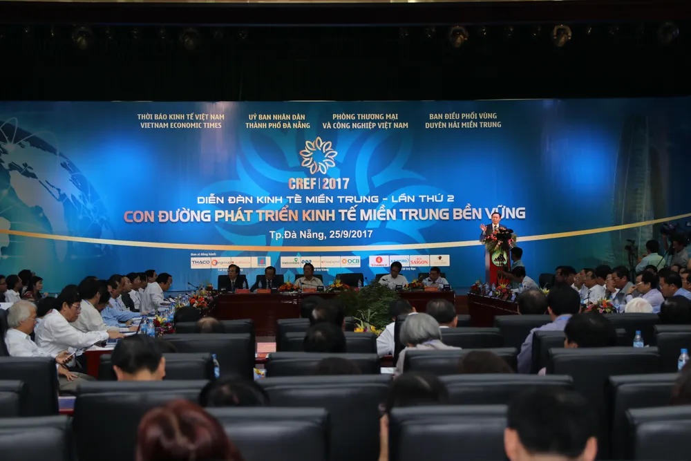 Diễn đàn Kinh tế miền Trung với chủ đề “Con đường phát triển kinh tế miền Trung bền vững”.