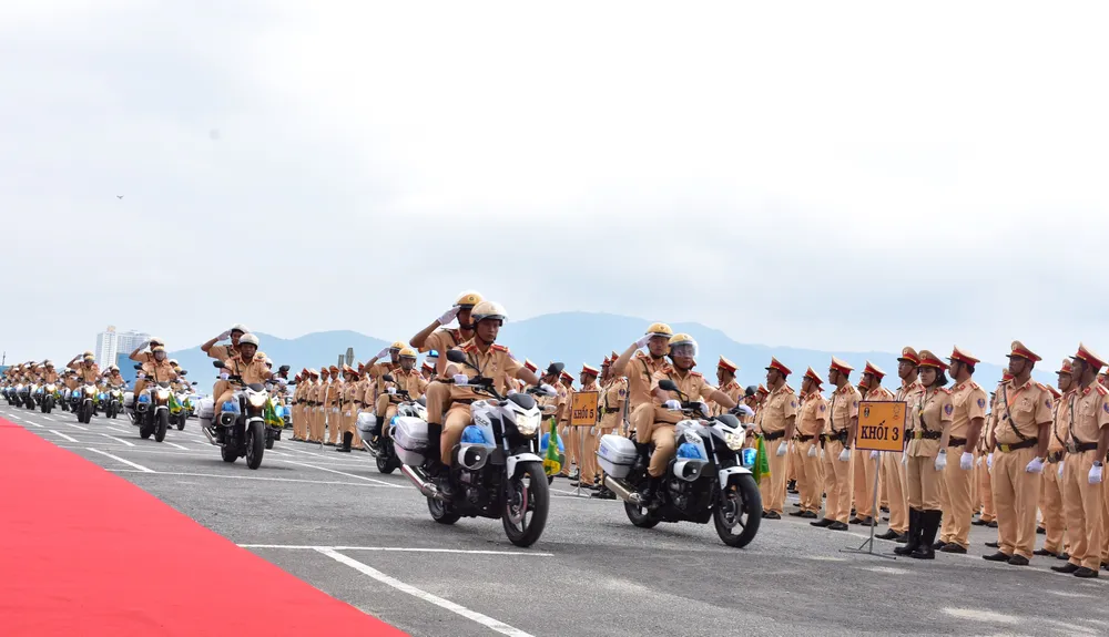 Lực lượng CSGT ra quân đảm bảo trật tự ATGT tại Tuần lễ cấp cao APEC  ảnh 3