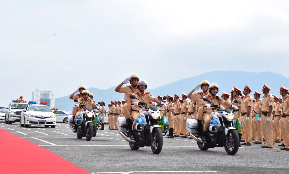 Lực lượng CSGT ra quân đảm bảo trật tự ATGT tại Tuần lễ cấp cao APEC  ảnh 2