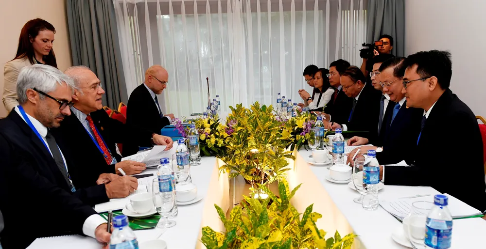 Bộ trưởng Tài chính Đinh Tiến Dũng tiếp Tổng Thư ký OECD và Phó Tổng Giám đốc Điều hành IMF ảnh 1