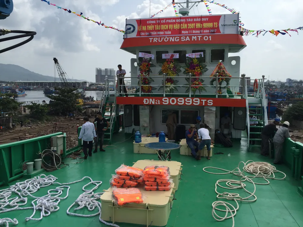 Hạ thủy tàu dịch vụ hậu về nghề cá Trường Sa MT.01  ảnh 3