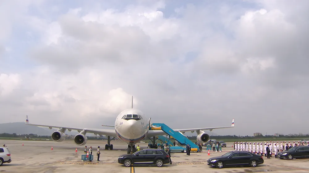 VIDEO: Hình ảnh đầu tiên của Tổng thống Vladimir Putin khi đến Đà Nẵng  ảnh 2