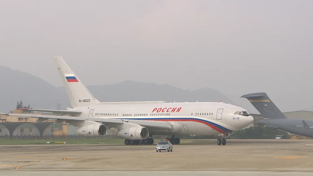 VIDEO: Hình ảnh đầu tiên của Tổng thống Vladimir Putin khi đến Đà Nẵng  ảnh 1