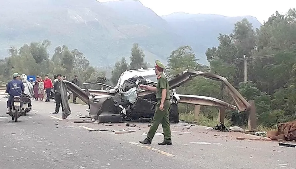 Hiện trường vụ tai nạn kinh hoàng     (Ảnh do người dân cung cấp) 