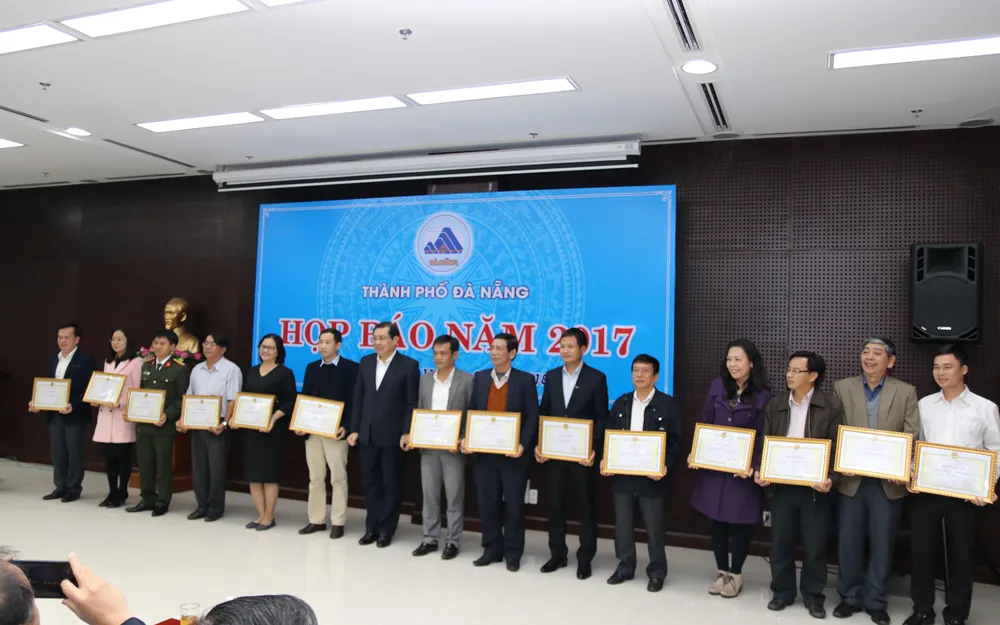 Đà Nẵng họp báo quý IV năm 2017 với nhiều vấn đề “nóng”  ảnh 4