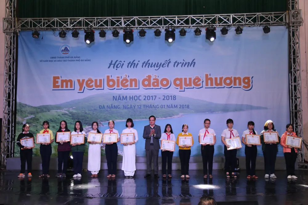 Gần 150 học sinh tham gia Hội thi thuyết trình “Em yêu biển đảo quê hương”  ảnh 4
