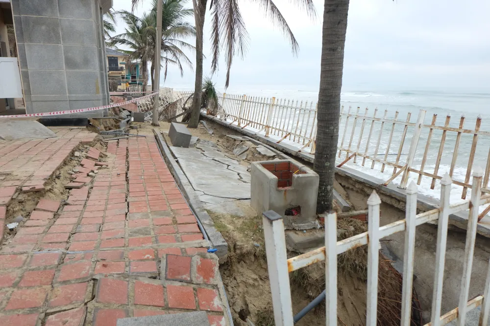 Biển Mỹ Khê bị xâm thực, lãnh đạo Đà Nẵng đi kiểm tra “khẩn”  ảnh 5