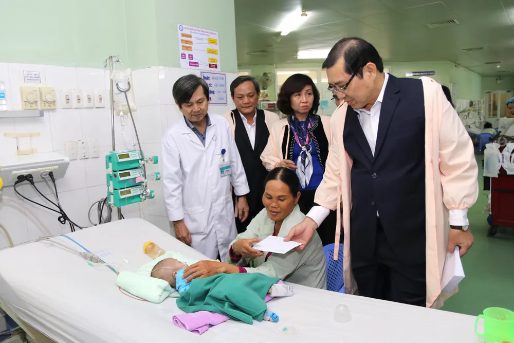 Lãnh đạo TP Đà Nẵng thăm và chúc tết các đơn vị “trực chiến” đêm giao thừa  ảnh 4