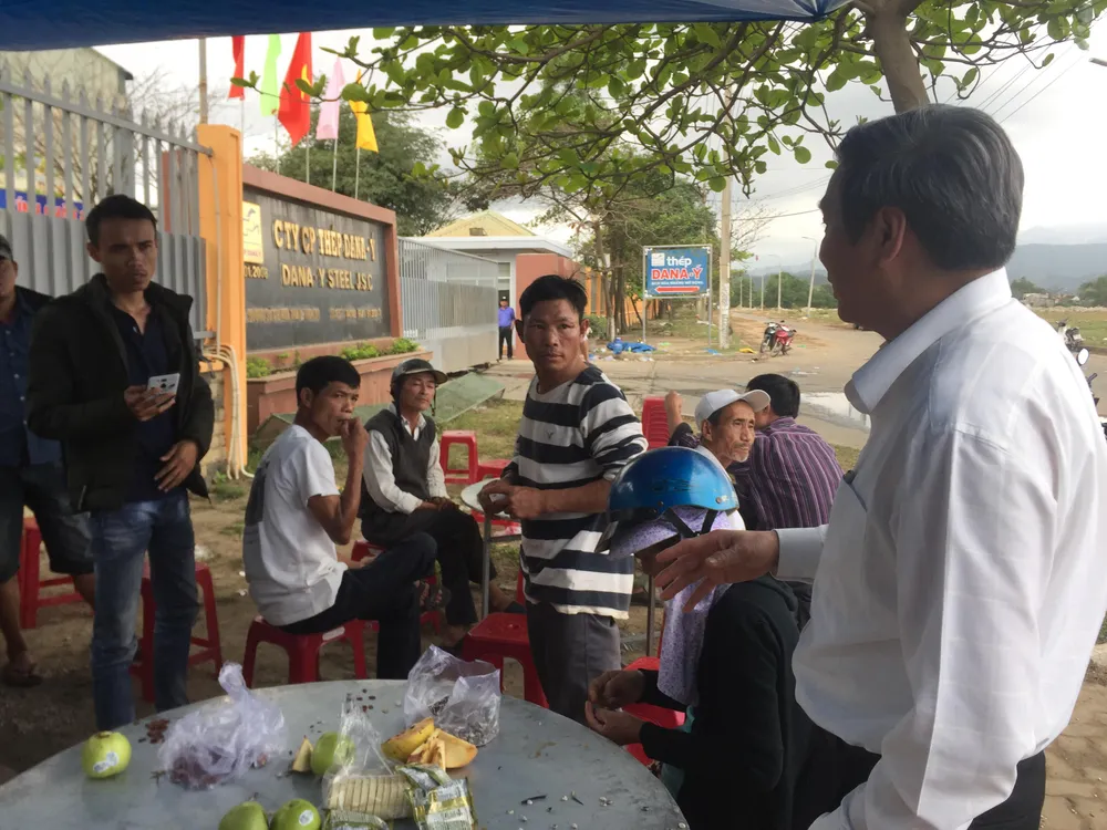 Người dân tập trung phản đối nhà máy thép Dana Ý tại Đà Nẵng gây ô nhiễm ảnh 4
