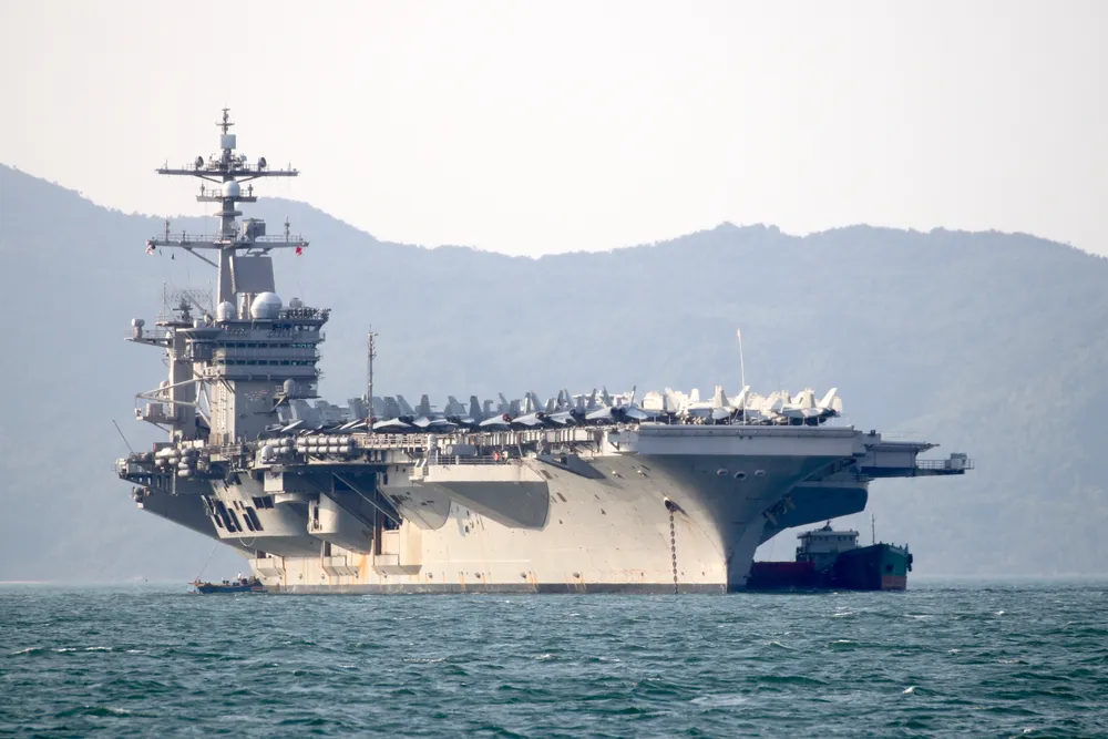 Tận mắt chiêm ngưỡng tàu sân bay USS Carl Vinson tại Đà Nẵng ảnh 2