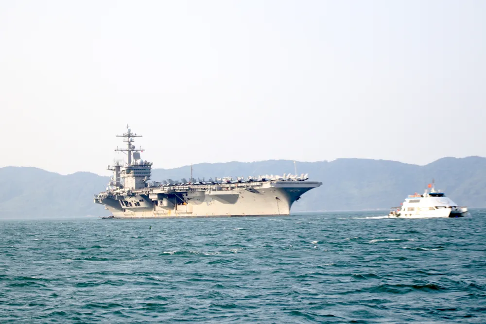 Tận mắt chiêm ngưỡng tàu sân bay USS Carl Vinson tại Đà Nẵng ảnh 3