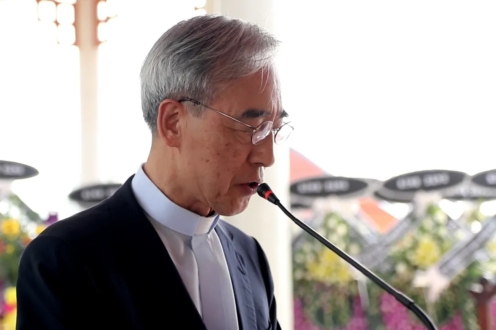 Người Hàn Quốc đến quỳ gối xin lỗi dân làng Hà My ảnh 9