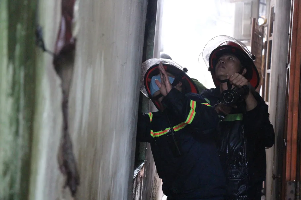 Cháy dãy nhà trọ, nhiều tài sản bị thiêu rụi ảnh 2