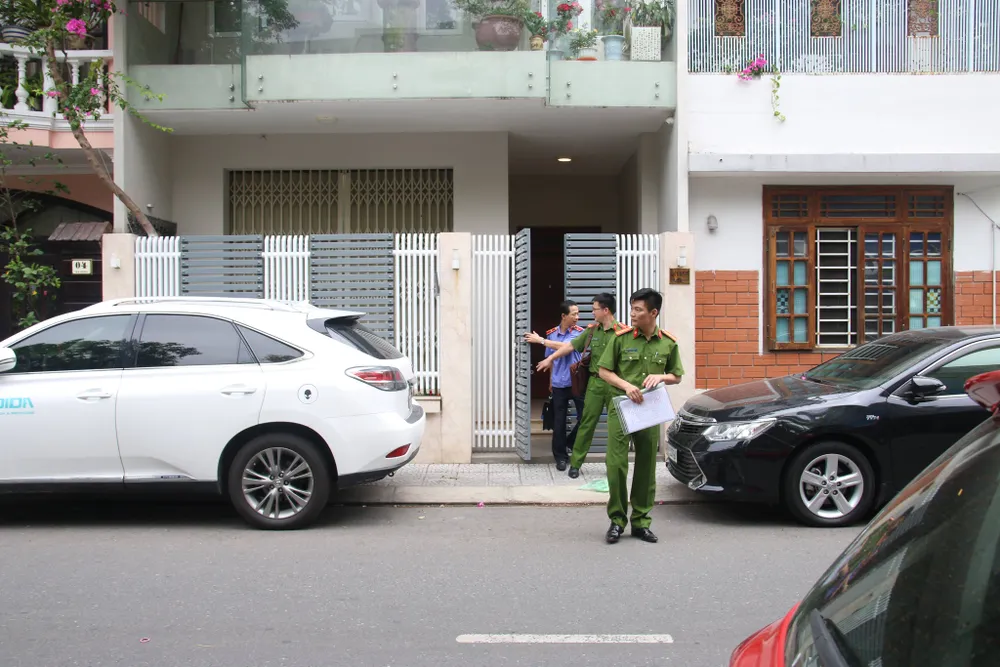 Kết thúc khám xét nhà 2 cựu chủ tịch UBND TP Đà Nẵng  ảnh 6