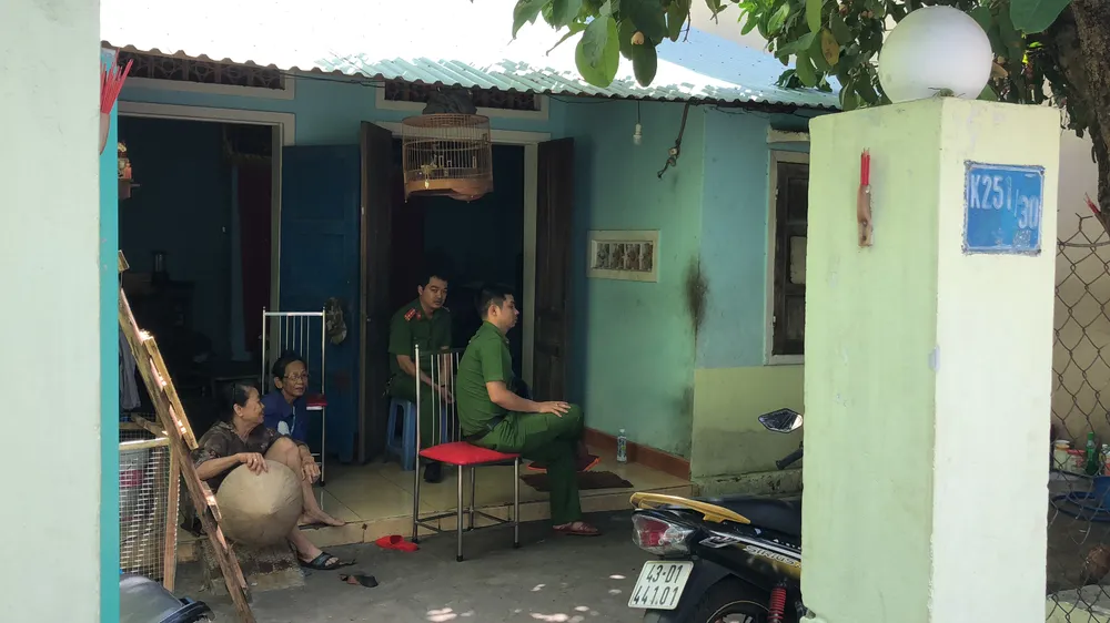 Vụ bạo hành trẻ tại nhóm trẻ Mẹ Mười: Công an đang làm việc với chủ nhóm Đinh Thị Hồng  ảnh 3