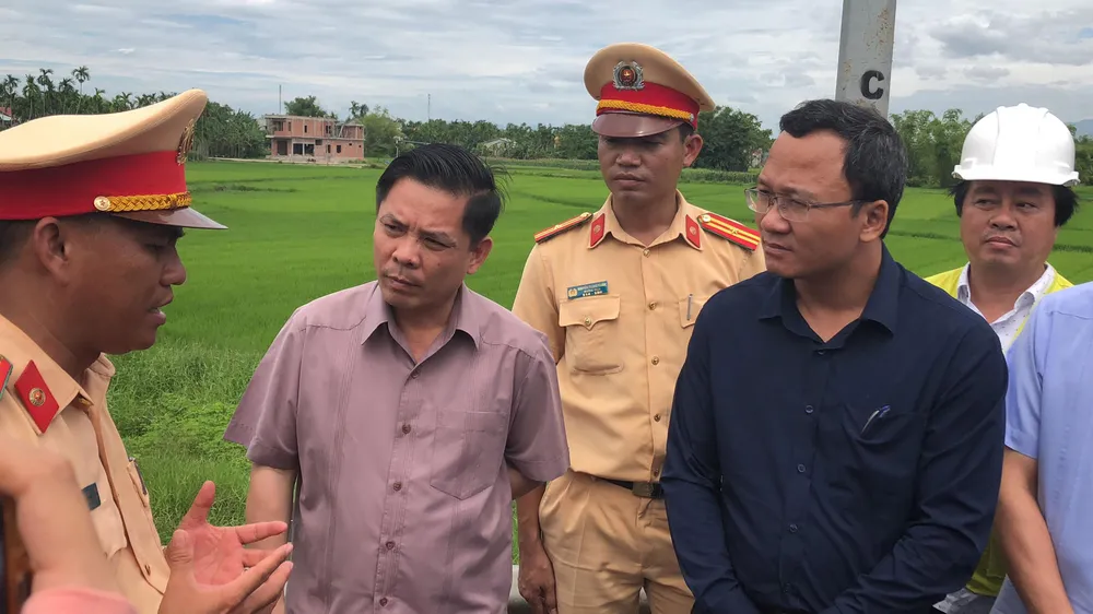 Xe đi rước dâu gặp tai nạn, 13 người chết, 4 người bị thương  ảnh 5