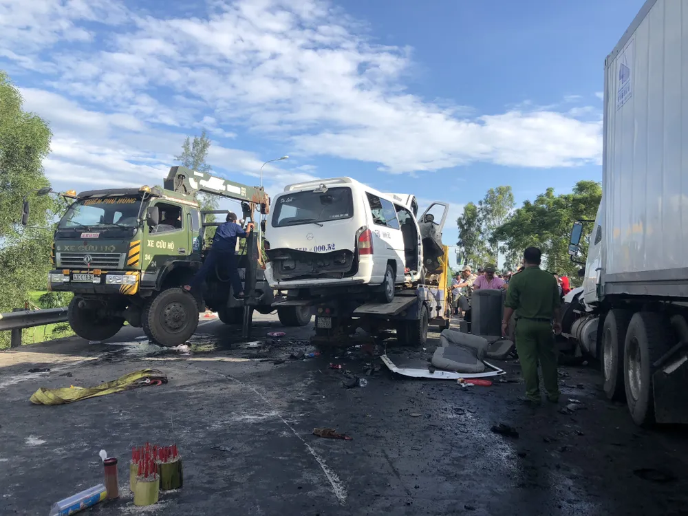 Xe đi rước dâu gặp tai nạn, 13 người chết, 4 người bị thương  ảnh 9