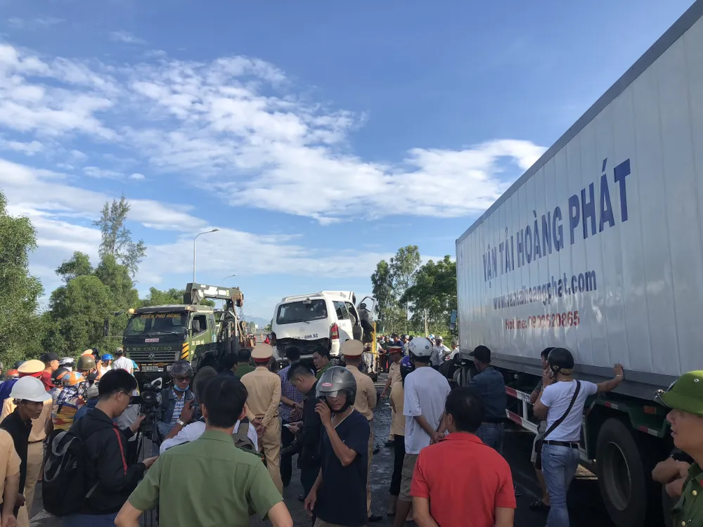 Xe đi rước dâu gặp tai nạn, 13 người chết, 4 người bị thương  ảnh 2