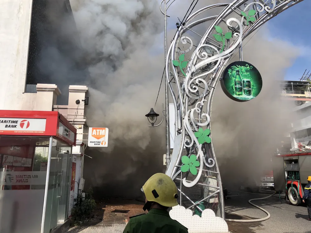 Cháy dữ dội ở quán bar giữa trung tâm TP Đà Nẵng  ảnh 9