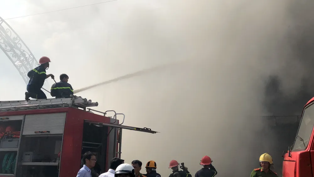 Cháy dữ dội ở quán bar giữa trung tâm TP Đà Nẵng  ảnh 7