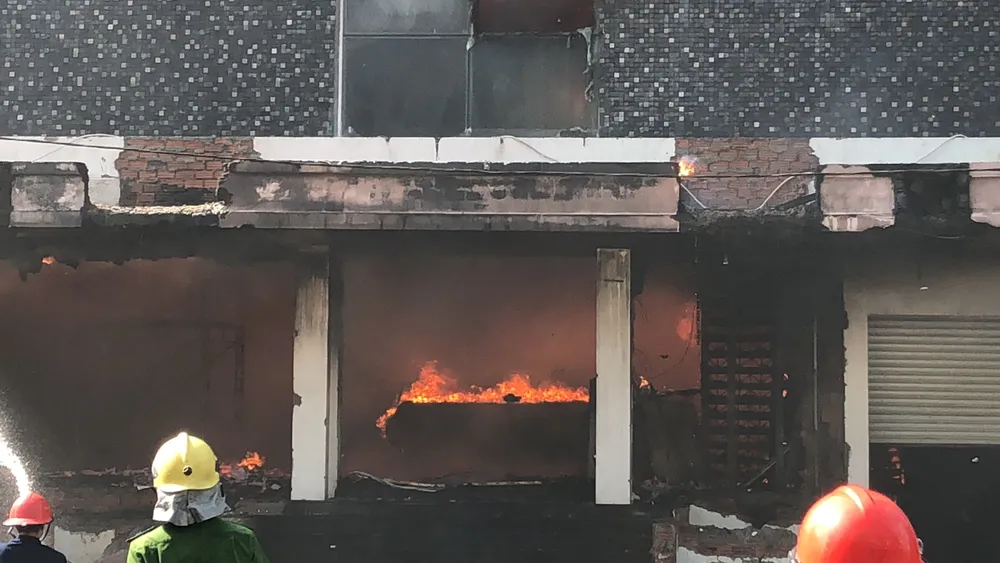 Cháy dữ dội ở quán bar giữa trung tâm TP Đà Nẵng  ảnh 5