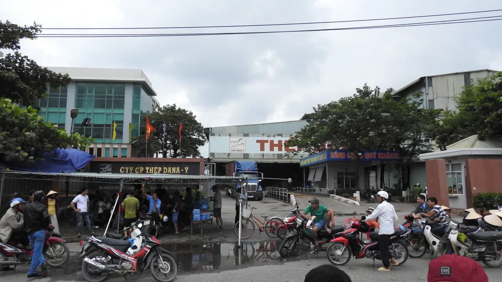 Đà Nẵng: Dân lại vây nhà máy thép Dana Ý  ảnh 2