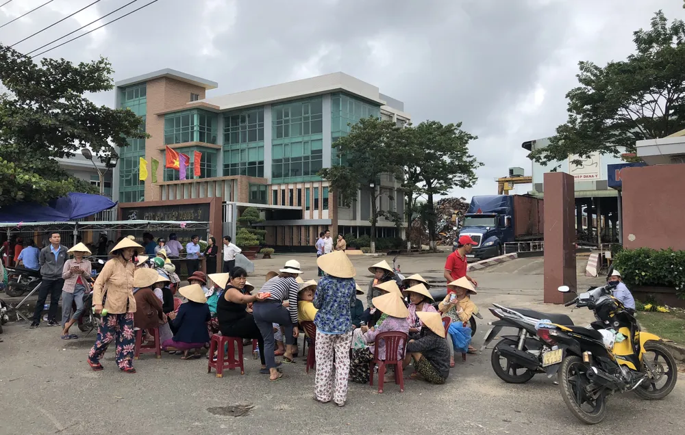 Đà Nẵng: Dân lại vây nhà máy thép Dana Ý  ảnh 1