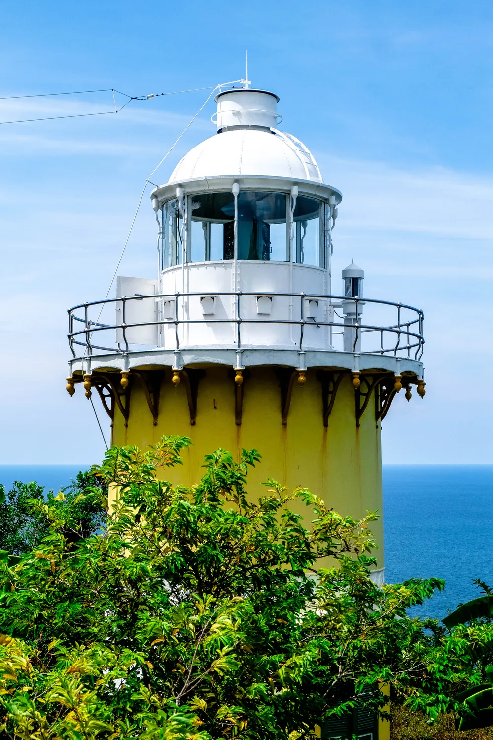 Giới trẻ ồ ạt kéo lên Sơn Trà “check in” ngọn hải đăng cổ  ảnh 4