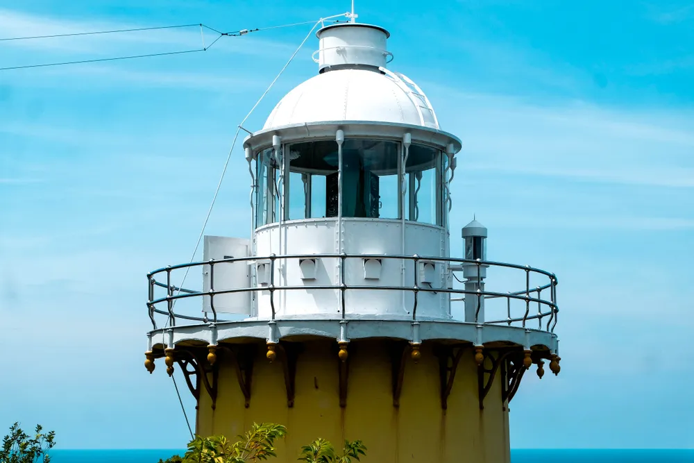 Giới trẻ ồ ạt kéo lên Sơn Trà “check in” ngọn hải đăng cổ  ảnh 5