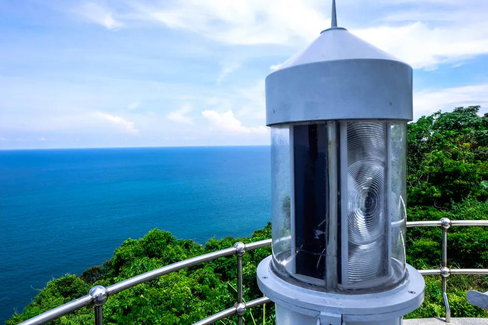 Giới trẻ ồ ạt kéo lên Sơn Trà “check in” ngọn hải đăng cổ  ảnh 9