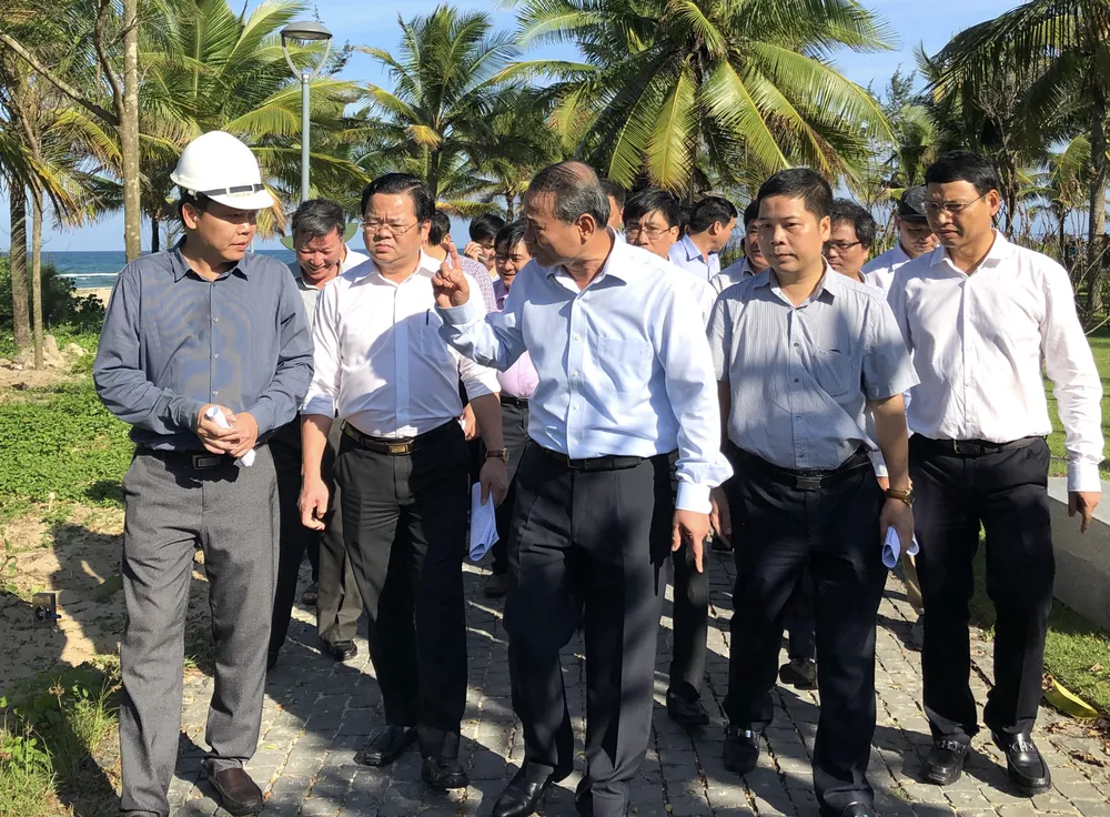 Bí thư Thành ủy Đà Nẵng kiểm tra đột xuất công trình mở lối xuống biển ảnh 3