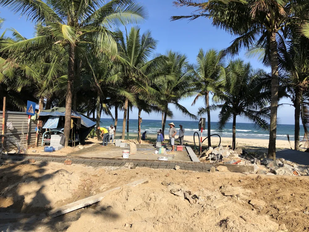 Bí thư Thành ủy Đà Nẵng kiểm tra đột xuất công trình mở lối xuống biển ảnh 6