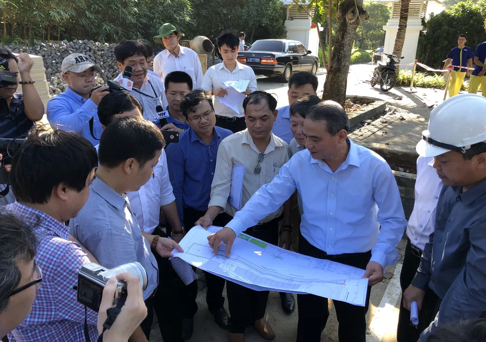 Bí thư Thành ủy Đà Nẵng kiểm tra đột xuất công trình mở lối xuống biển ảnh 7