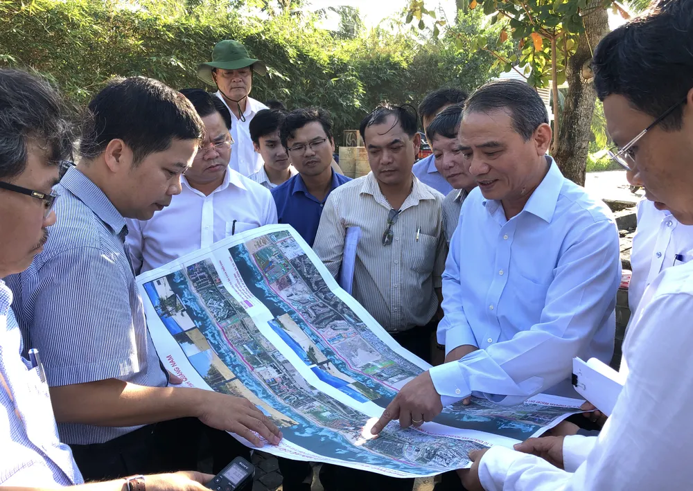 Bí thư Thành ủy Đà Nẵng kiểm tra đột xuất công trình mở lối xuống biển ảnh 4