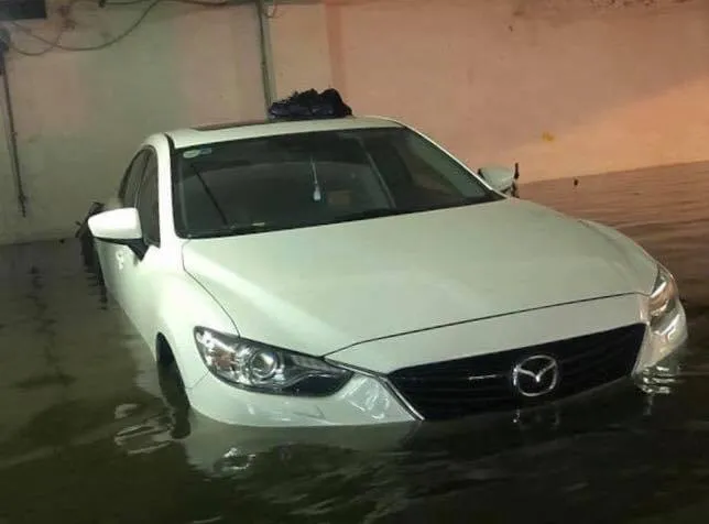 Mưa to trắng đêm, nhiều khu vực TP Đà Nẵng ngập nặng  ảnh 17