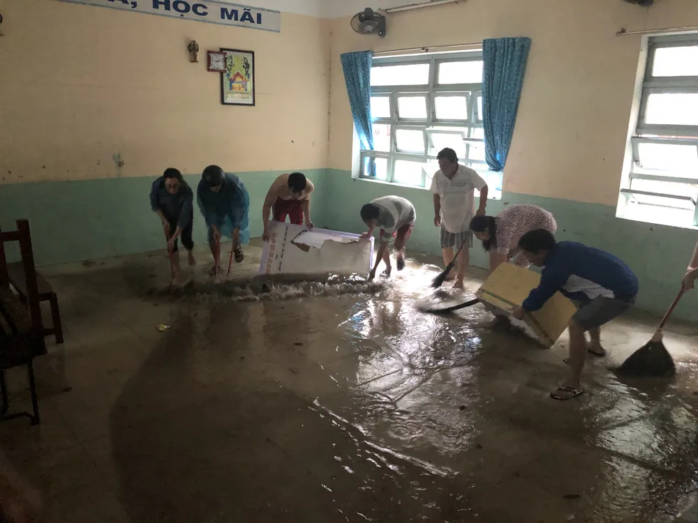 Mưa lớn gây ngập, ngày mai 10-12, học sinh - sinh viên trên toàn thành phố Đà Nẵng được nghỉ học ảnh 10