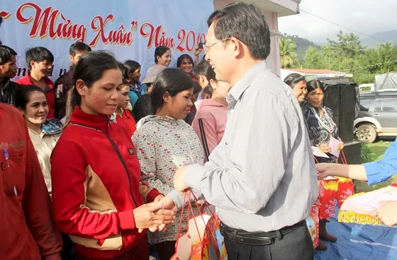 Mang Xuân đến cho bệnh nhân ung thư ảnh 12