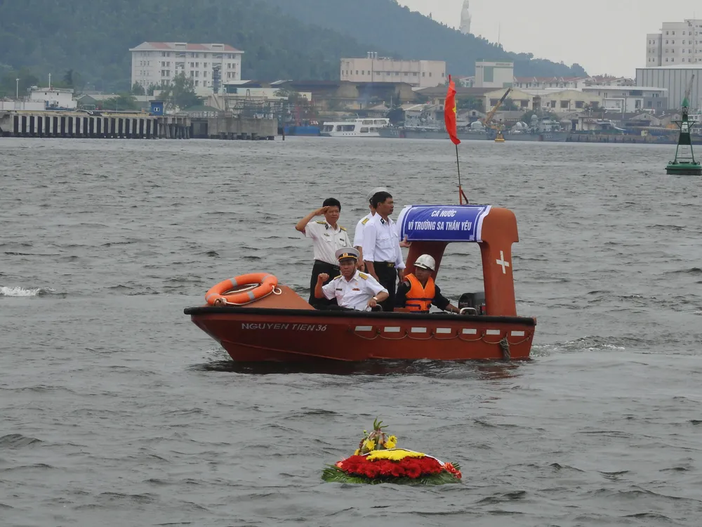 Tưởng niệm 64 chiến sĩ Gạc Ma  ảnh 10